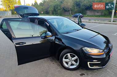 Хэтчбек Volkswagen e-Golf 2015 в 