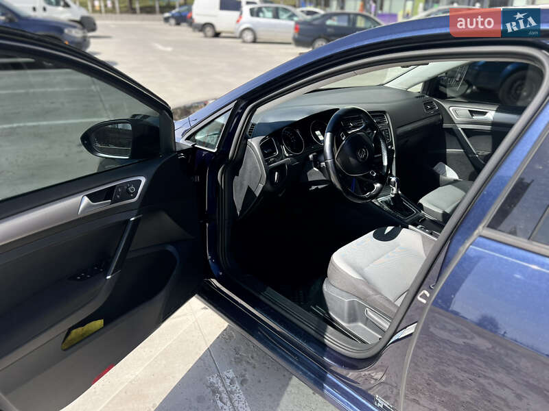 Хэтчбек Volkswagen e-Golf 2015 в Ровно