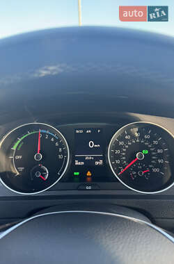Хэтчбек Volkswagen e-Golf 2014 в 