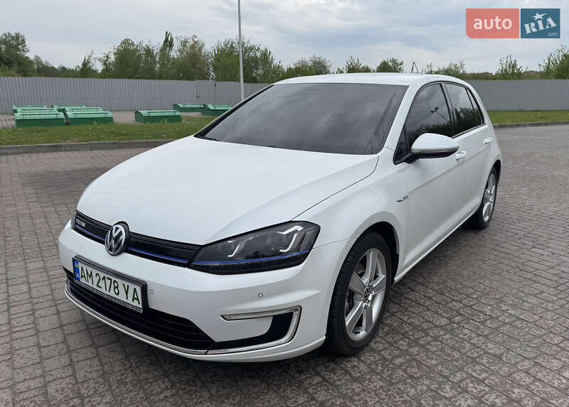 Volkswagen e-Golf 2015