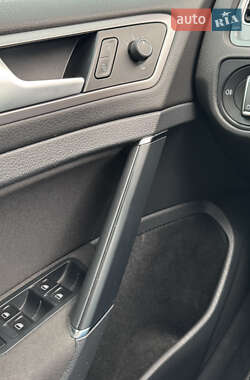 Хетчбек Volkswagen e-Golf 2015 в 
