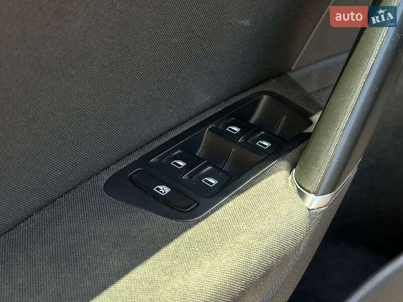 Хэтчбек Volkswagen e-Golf 2015 в Одессе фото 22 Хэтчбек Volkswagen e-Golf 2015 в Одессе