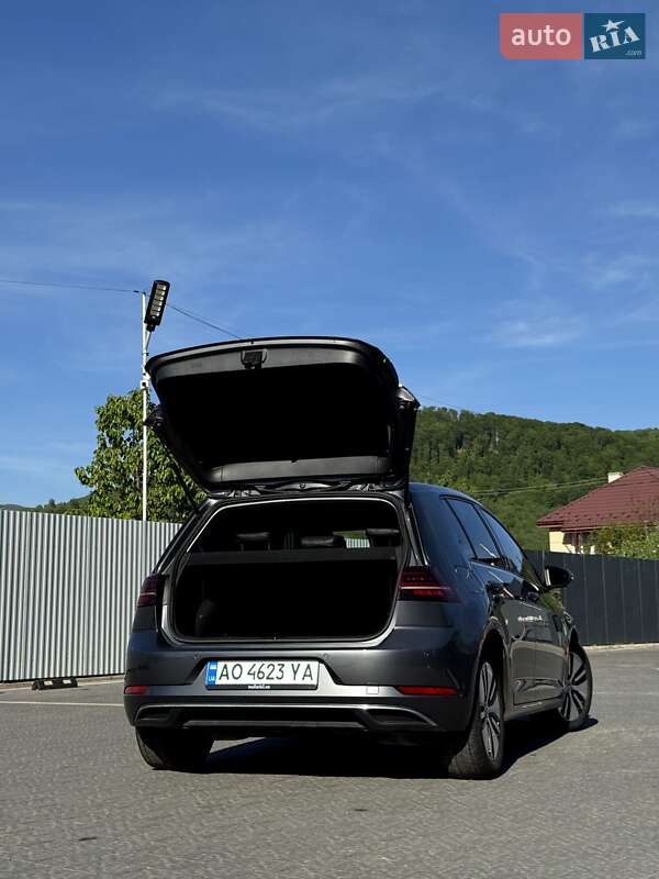 Хетчбек Volkswagen e-Golf 2017 в Великому Березному