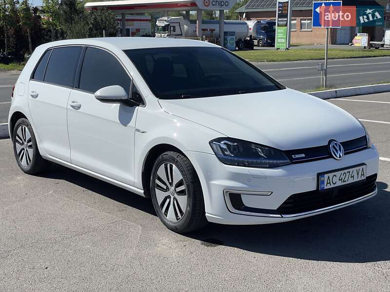Хетчбек Volkswagen e-Golf 2016 в 