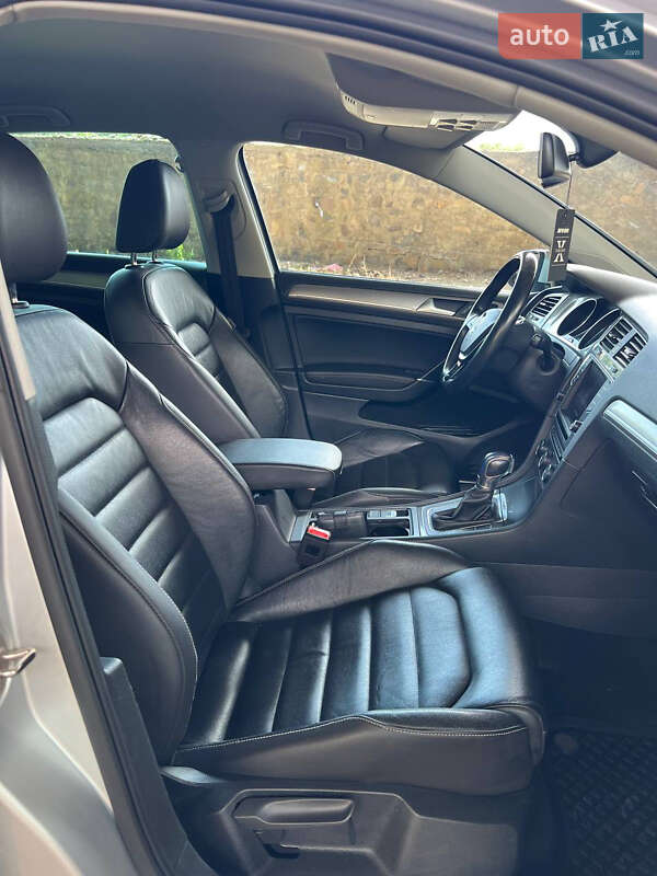 Хетчбек Volkswagen e-Golf 2016 в Мукачевому