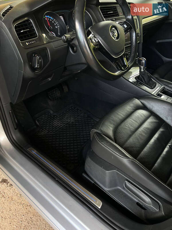 Хетчбек Volkswagen e-Golf 2016 в Мукачевому