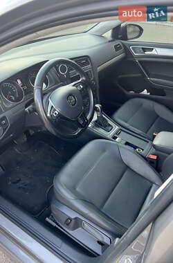 Хэтчбек Volkswagen e-Golf 2015 в 