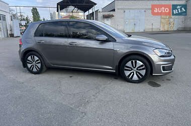 Хэтчбек Volkswagen e-Golf 2015 в 