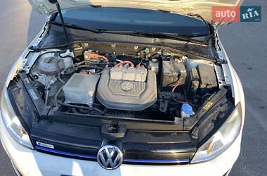 Хетчбек Volkswagen e-Golf 2016 в 