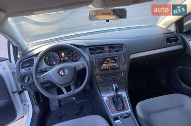 Хетчбек Volkswagen e-Golf 2016 в 