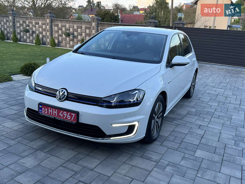 Хэтчбек Volkswagen e-Golf 2015 в 