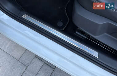 Хэтчбек Volkswagen e-Golf 2015 в 