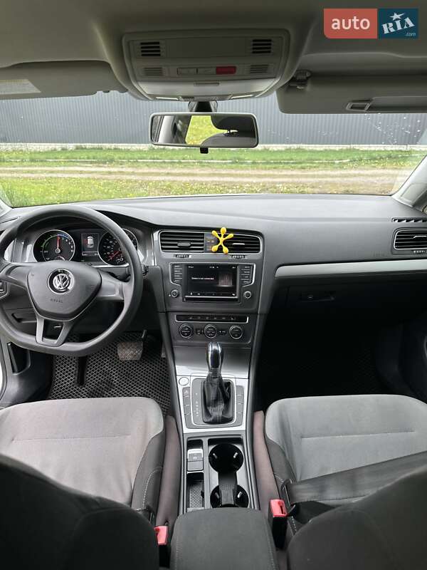 Хэтчбек Volkswagen e-Golf 2015 в Лубнах