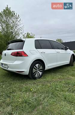 Хэтчбек Volkswagen e-Golf 2015 в 