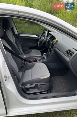 Хэтчбек Volkswagen e-Golf 2015 в 