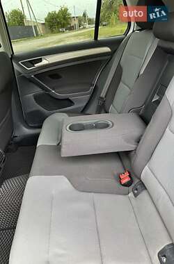 Хэтчбек Volkswagen e-Golf 2015 в 