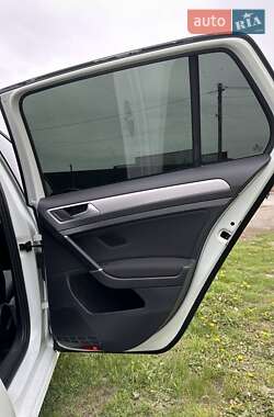 Хэтчбек Volkswagen e-Golf 2015 в 