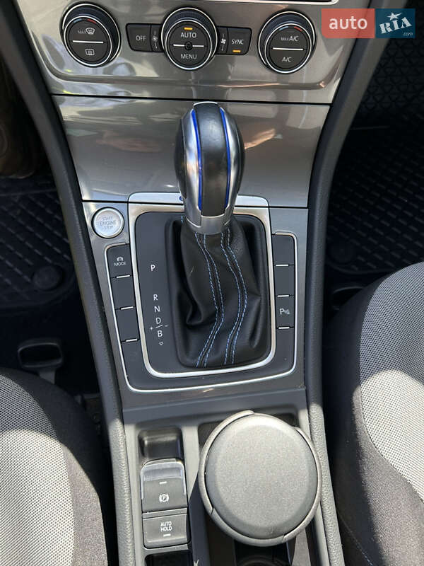 Хетчбек Volkswagen e-Golf 2016 в Хмельницькому