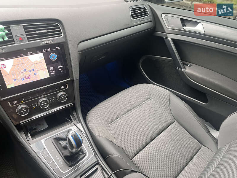 Хетчбек Volkswagen e-Golf 2020 в Хмельницькому фото 8 Хетчбек Volkswagen e-Golf 2020 в Хмельницькому