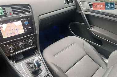Хэтчбек Volkswagen e-Golf 2020 в 