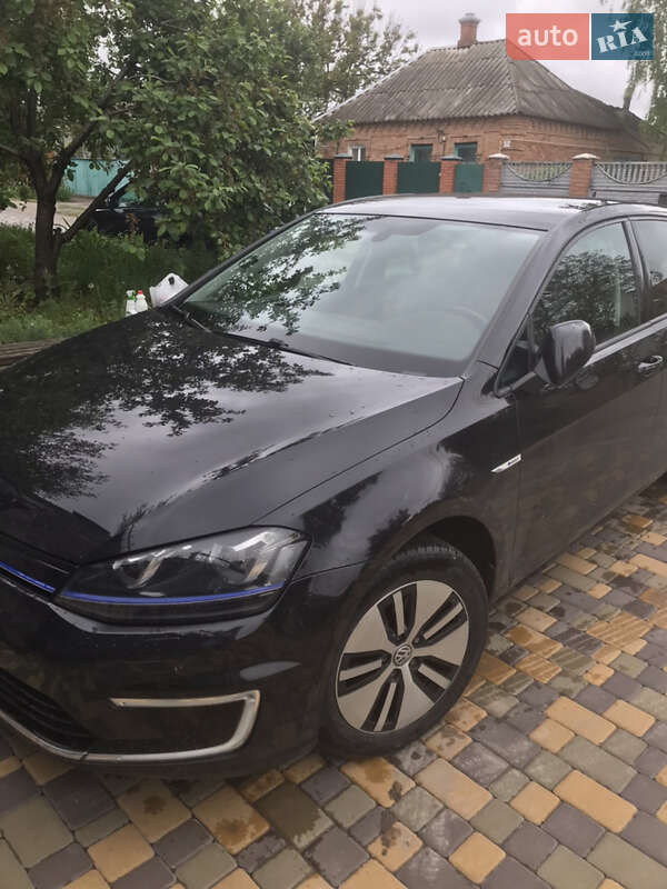 Хетчбек Volkswagen e-Golf 2016 в 