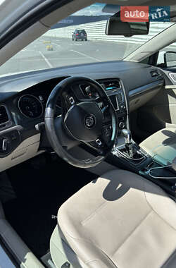 Хетчбек Volkswagen e-Golf 2015 в 