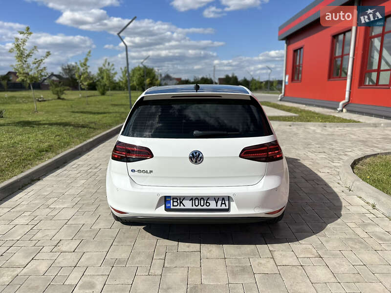 Хетчбек Volkswagen e-Golf 2014 в Рівному