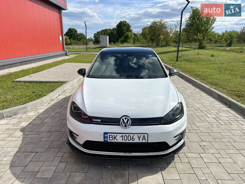 Хетчбек Volkswagen e-Golf 2014 в Рівному