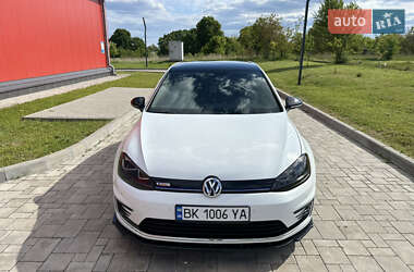 Хетчбек Volkswagen e-Golf 2014 в 