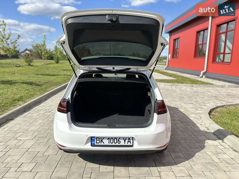 Хетчбек Volkswagen e-Golf 2014 в Рівному