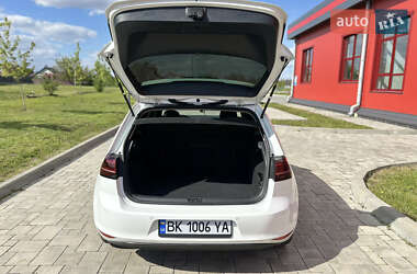 Хетчбек Volkswagen e-Golf 2014 в 
