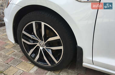 Хетчбек Volkswagen e-Golf 2016 в 