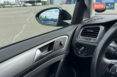 Хетчбек Volkswagen e-Golf 2015 в 