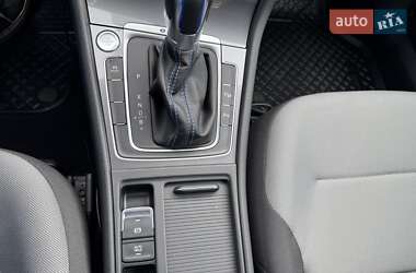 Хетчбек Volkswagen e-Golf 2015 в 