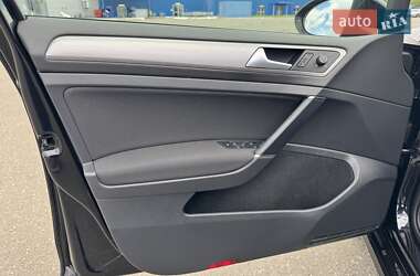 Хетчбек Volkswagen e-Golf 2015 в 