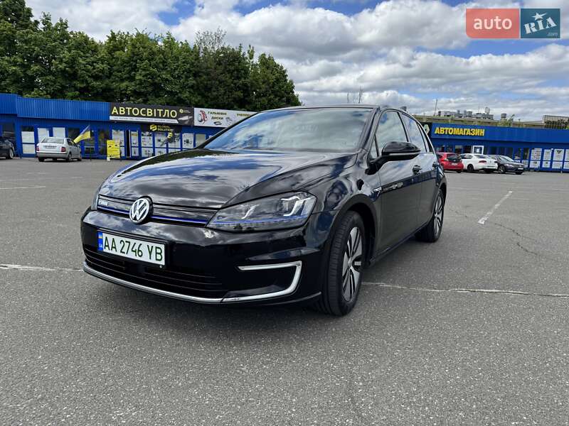 Хетчбек Volkswagen e-Golf 2015 в 