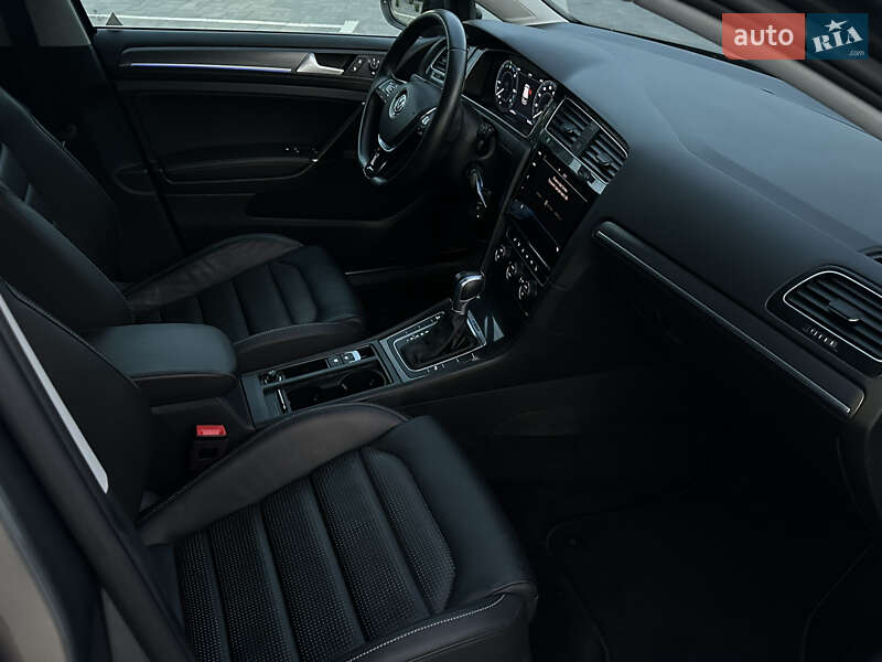 Хэтчбек Volkswagen e-Golf 2019 в Луцке