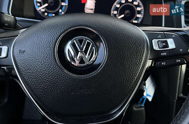 Хетчбек Volkswagen e-Golf 2019 в 