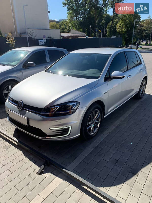 Хетчбек Volkswagen e-Golf 2019 в 