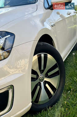 Хетчбек Volkswagen e-Golf 2016 в 