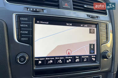 Хетчбек Volkswagen e-Golf 2016 в 