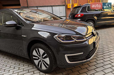 Хетчбек Volkswagen e-Golf 2018 в 