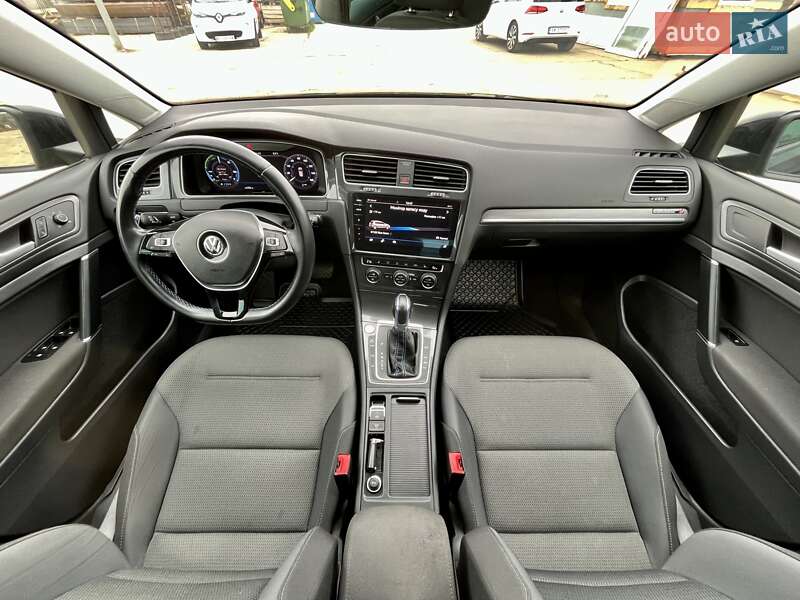 Хэтчбек Volkswagen e-Golf 2018 в Львове фото 31 Хэтчбек Volkswagen e-Golf 2018 в Львове