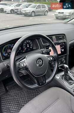 Хэтчбек Volkswagen e-Golf 2020 в 