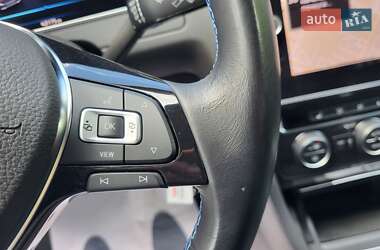 Хетчбек Volkswagen e-Golf 2020 в 