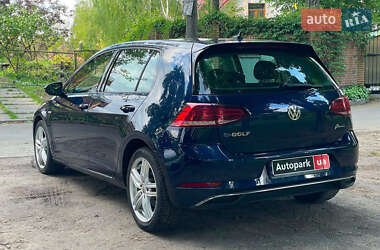 Хэтчбек Volkswagen e-Golf 2017 в 