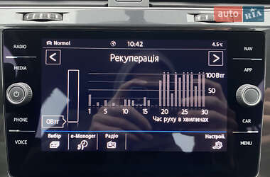 Хэтчбек Volkswagen e-Golf 2020 в 