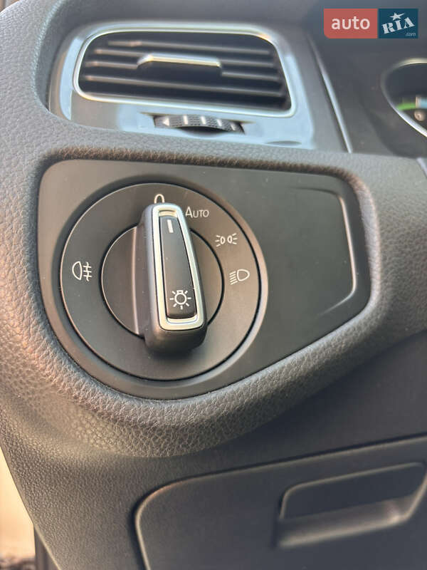 Хэтчбек Volkswagen e-Golf 2014 в Киеве фото 16 Хэтчбек Volkswagen e-Golf 2014 в Киеве