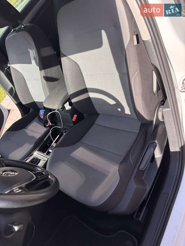 Хэтчбек Volkswagen e-Golf 2014 в Киеве фото 22 Хэтчбек Volkswagen e-Golf 2014 в Киеве