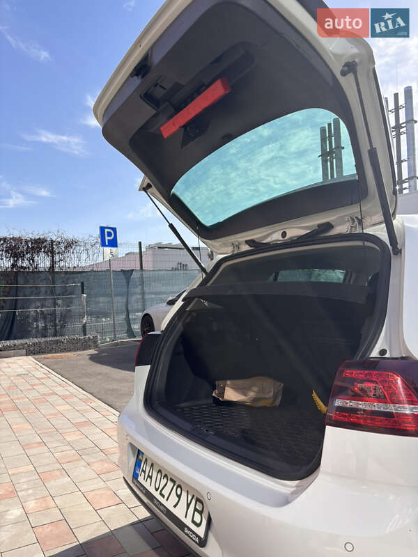 Хэтчбек Volkswagen e-Golf 2014 в Киеве фото 23 Хэтчбек Volkswagen e-Golf 2014 в Киеве